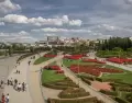 Vista urbana de Madrid en junio, cuando el calor ya invita a llevar ropa ligera y caminar la ciudad con m�s calma.
