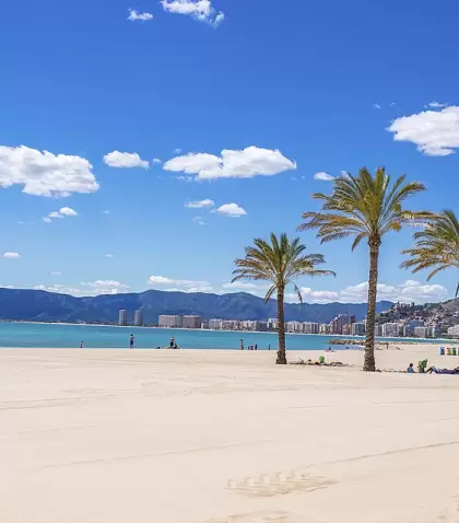 Andaluc�a o Valencia: dos formas de vivir junio junto al mar.