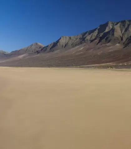 Playas inmensas, paisajes abiertos y clima de verano: Fuerteventura ofrece en junio una de las experiencias m�s equilibradas de las Islas Canarias.