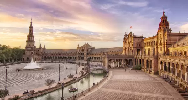 Junio, uno de los momentos m�s agradables para descubrir Sevilla.