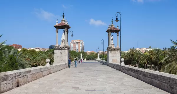 Valencia en junio: d�as largos, terrazas llenas y verano junto al Mediterr�neo.