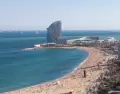 Barcelona en junio: playa urbana, buen clima y ambiente ideal para ir al mar sin tanta gente.