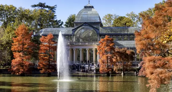 Madrid en junio combina cultura, terrazas y noches largas antes del verano intenso.