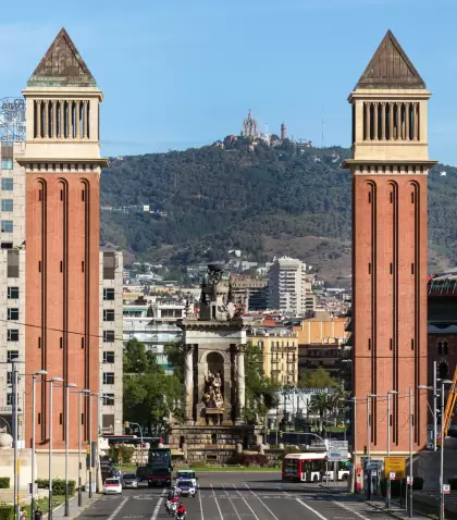 Junio ya trae playas activas, terrazas llenas y m�s visitantes, pero todav�a quedan franjas del d�a donde la ciudad se disfruta con menos presi�n.
