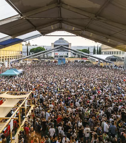 Barcelona entra en modo verano mientras S�nar transforma el ritmo urbano.