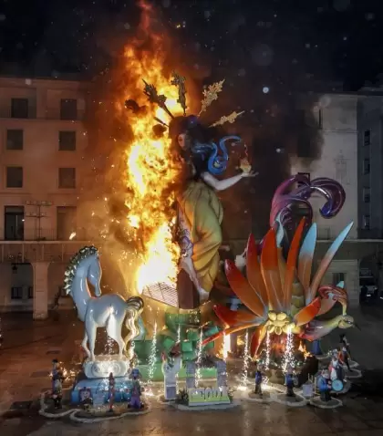 Monumentos, p�lvora y calles llenas: Alicante vive su semana m�s intensa.