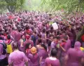 Participantes de la Batalla del Vino de Haro en los Riscos de Bilibio.