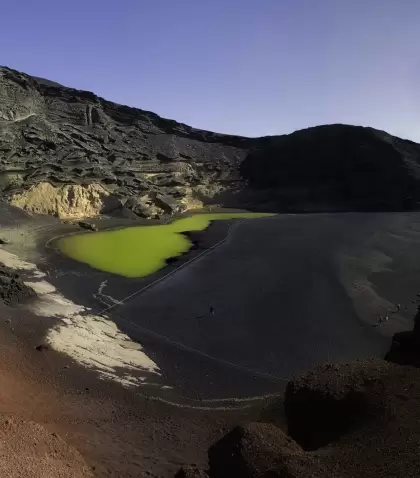 Lanzarote en junio con playas disfrutables y clima de verano antes del calor fuerte.