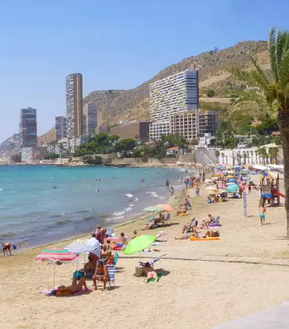 Playa de la Albufereta en Alicante.
