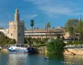 Las orillas del Guadalquivir ofrecen mejores paseos cuando baja el sol.