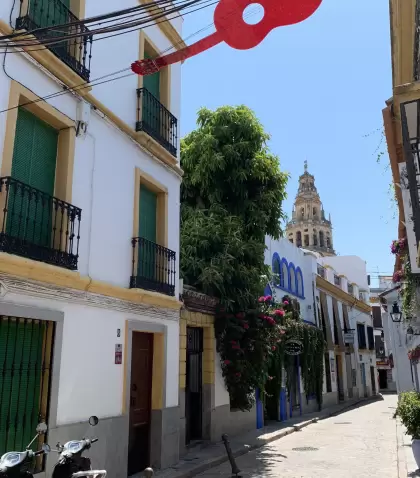 En julio, recorrer C�rdoba exige adaptar el viaje al calor.