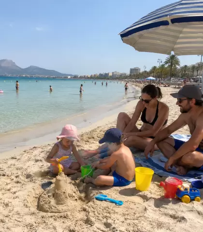 Al amanecer, las playas amplias y poco profundas son ideales para familias con ni�os peque�os.