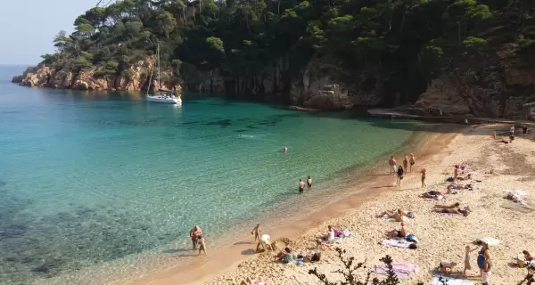 Cala de la Costa Brava en julio.