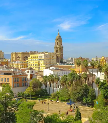 Gu�a pr�ctica para elegir alojamiento en M�laga en julio.