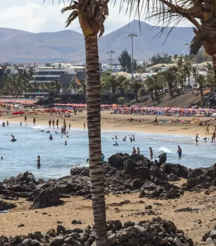 Playa de Lanzarote en julio.