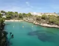 Cala mediterr�nea balear en verano.